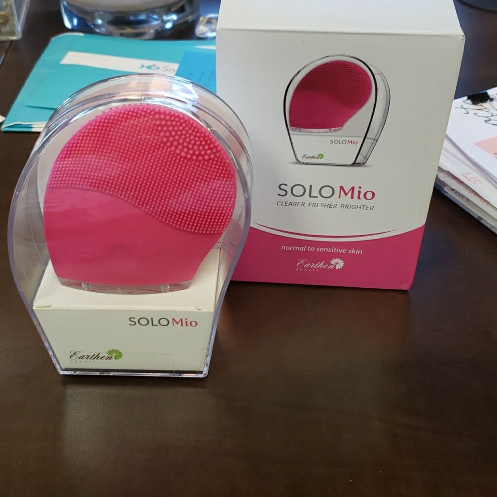 Solo Mio sonic face cleanser in box like new